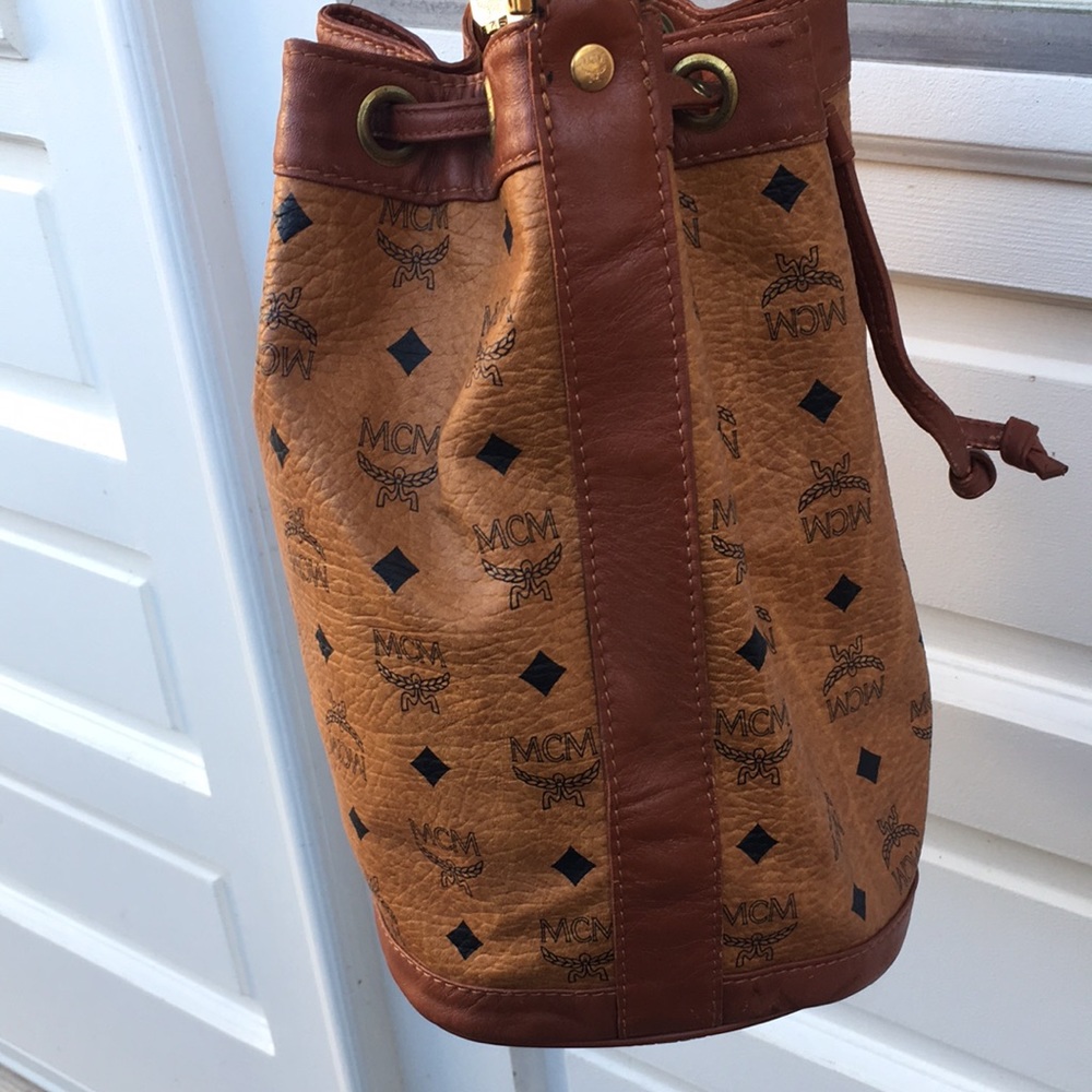 Mcm bucket bag (includes dust bag and cards) - Picture 2 of 15